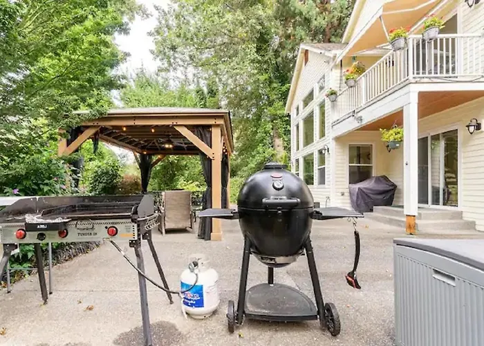 Private Waterfront Retreat Near Downtown Auburn