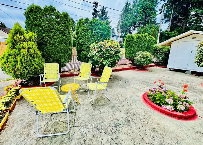 2Nd Floor House With 2 Queen Bedrooms And Extra Sofa Bed Located 10 Minutes From Seatac Airport And 20 Minutes From Downtown Seattle