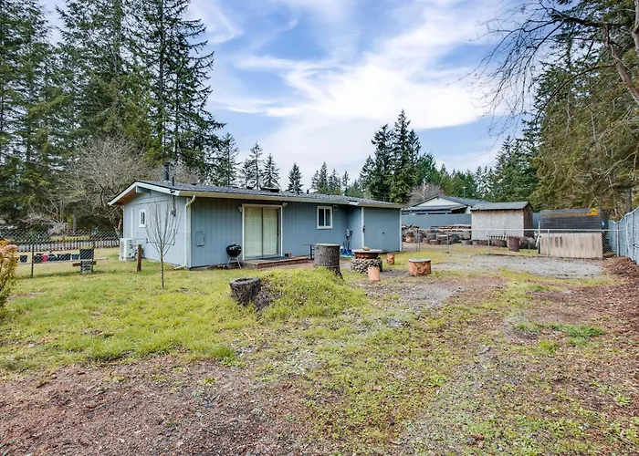6 Mi To Lake Meridian Park: Auburn Home W/ Yard